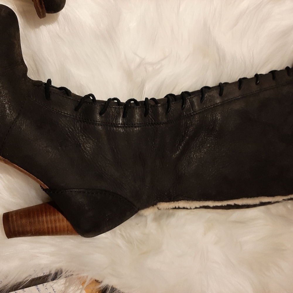 Tall Ugg heeled boots - Picture 2 of 6